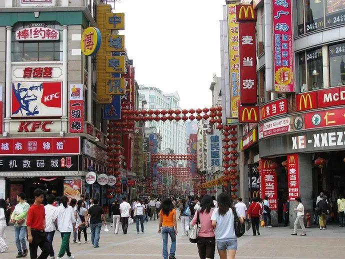 Địa điểm đáng ghé thăm tại Quảng Châu - phố đi bộ Bắc Kinh sầm uất và nhộn nhịp
