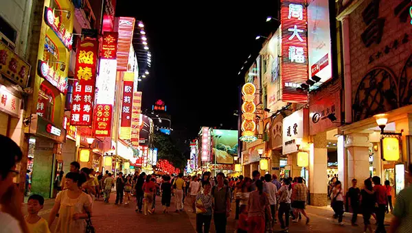 Địa điểm đáng ghé thăm tại Quảng Châu - phố đi bộ Bắc Kinh về đêm siêu hấp dẫn