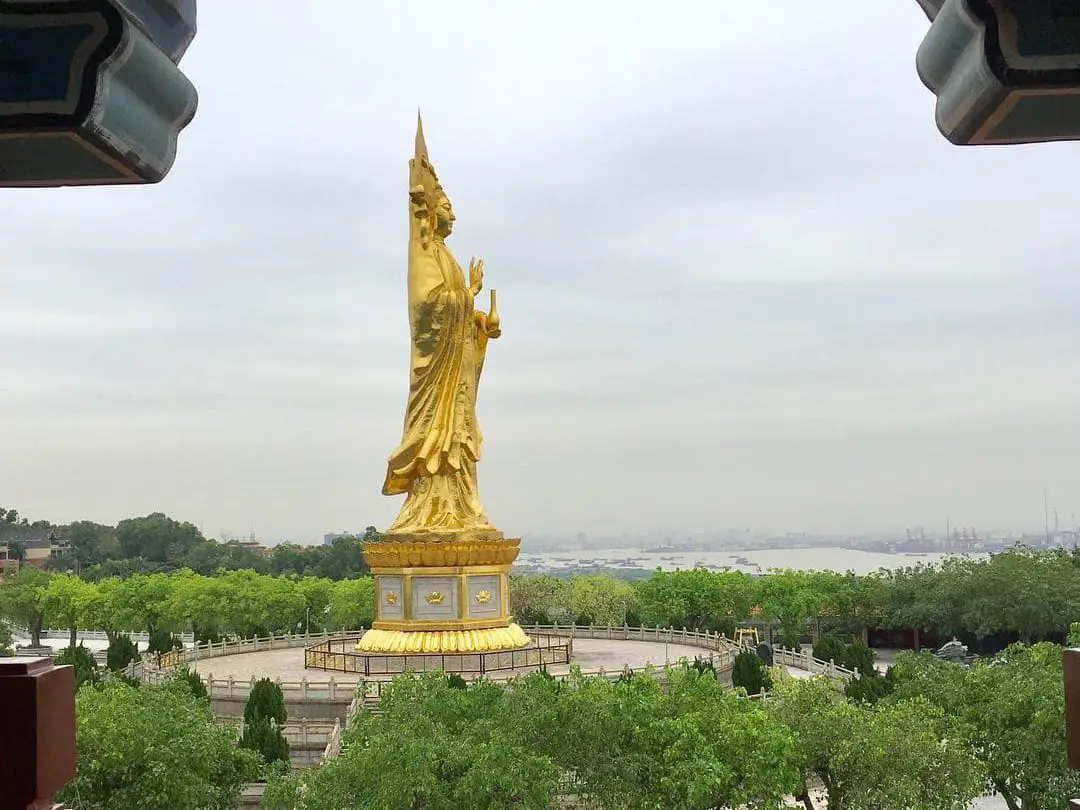Tượng Phật bằng vàng siêu to khổng lồ tại Liên Hoa Sơn - địa điểm đáng ghé thăm tại Quảng Châu