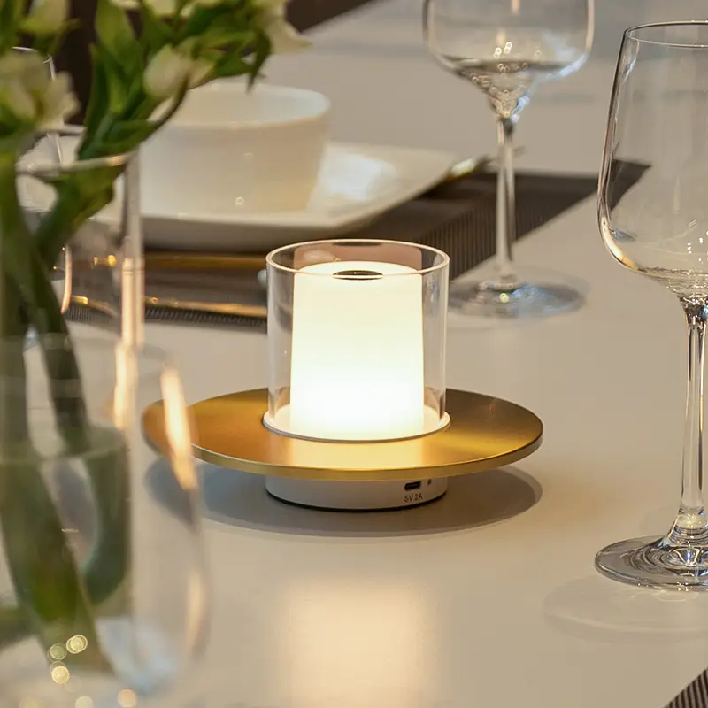 đèn Candle ở nhiều không gian khác nhau: quán cà phê, nhà hàng, phòng ngủ,...